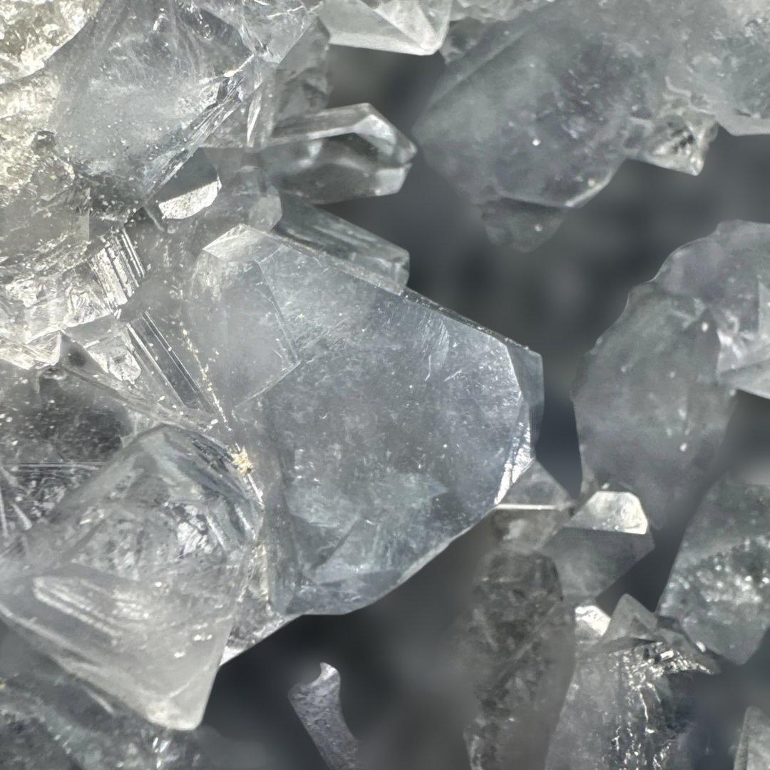 マダガスカル産セレスタイト原石 台座付 3487g 高透明