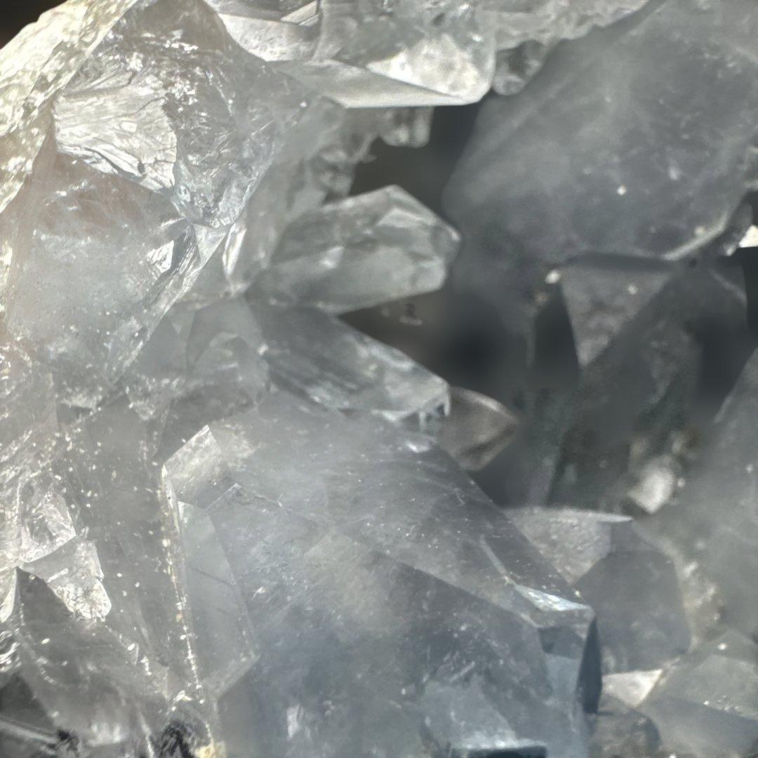 マダガスカル産セレスタイト原石 台座付 3487g 高透明