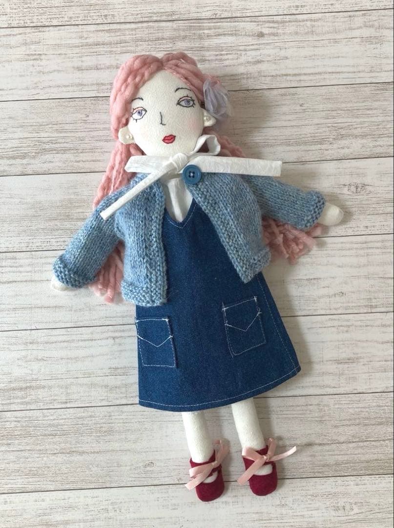 ハンドメイド着せ替え人形　ピンクヘアさん