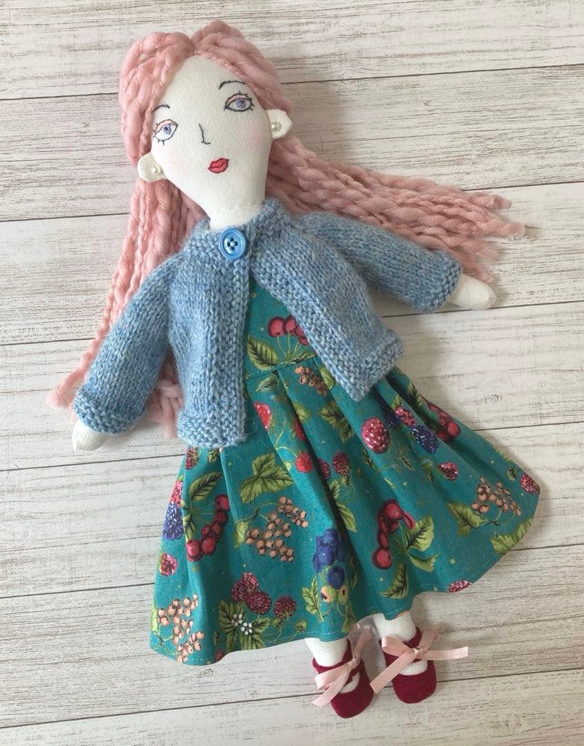 ハンドメイド着せ替え人形　ピンクヘアさん