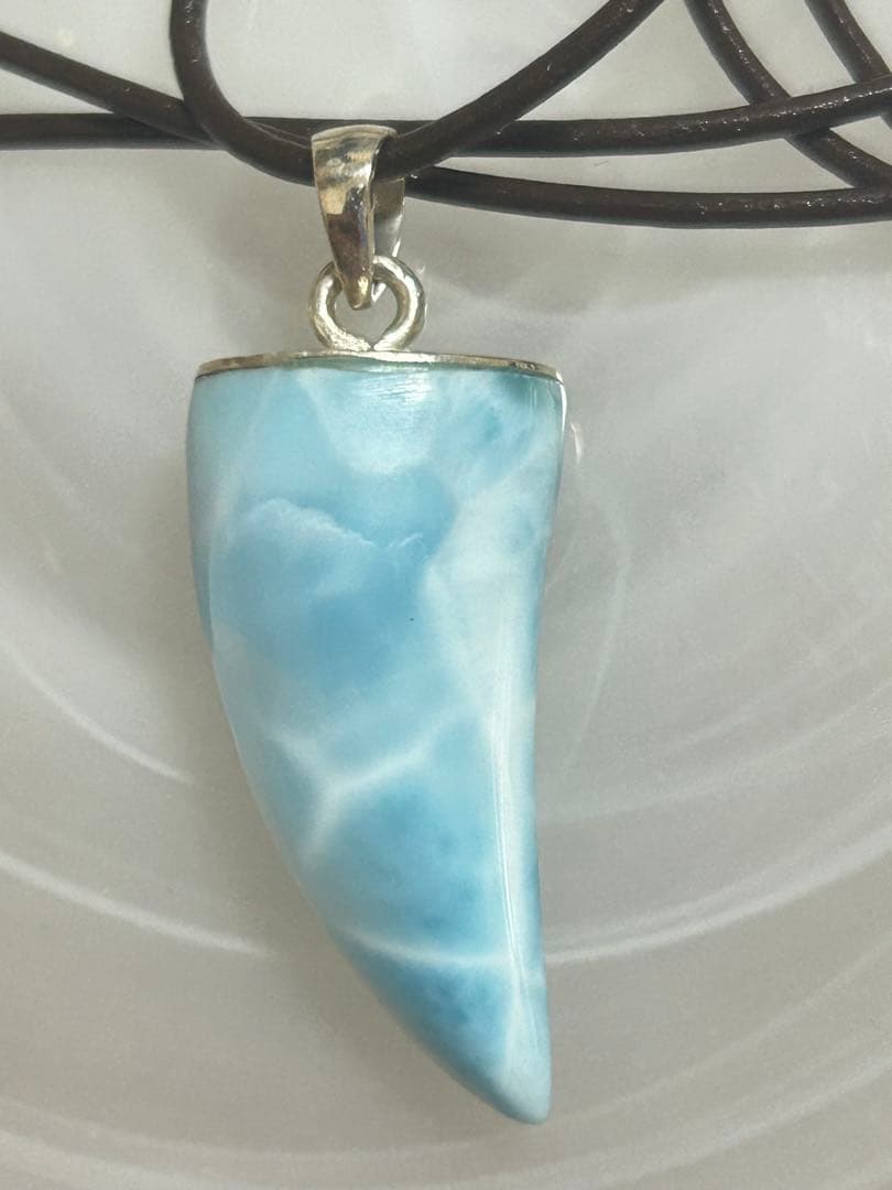 ドミニカ共和国産 ラリマー 牙型ペンダント