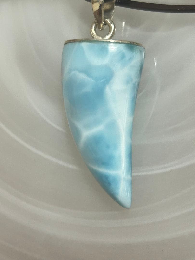 ドミニカ共和国産 ラリマー 牙型ペンダント