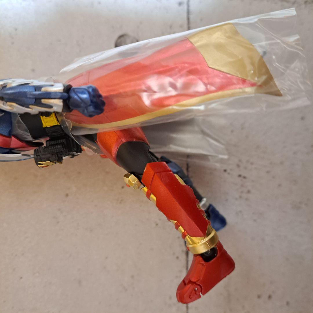 S.H.Figuarts 仮面ライダービルド クローズビルドフォーム