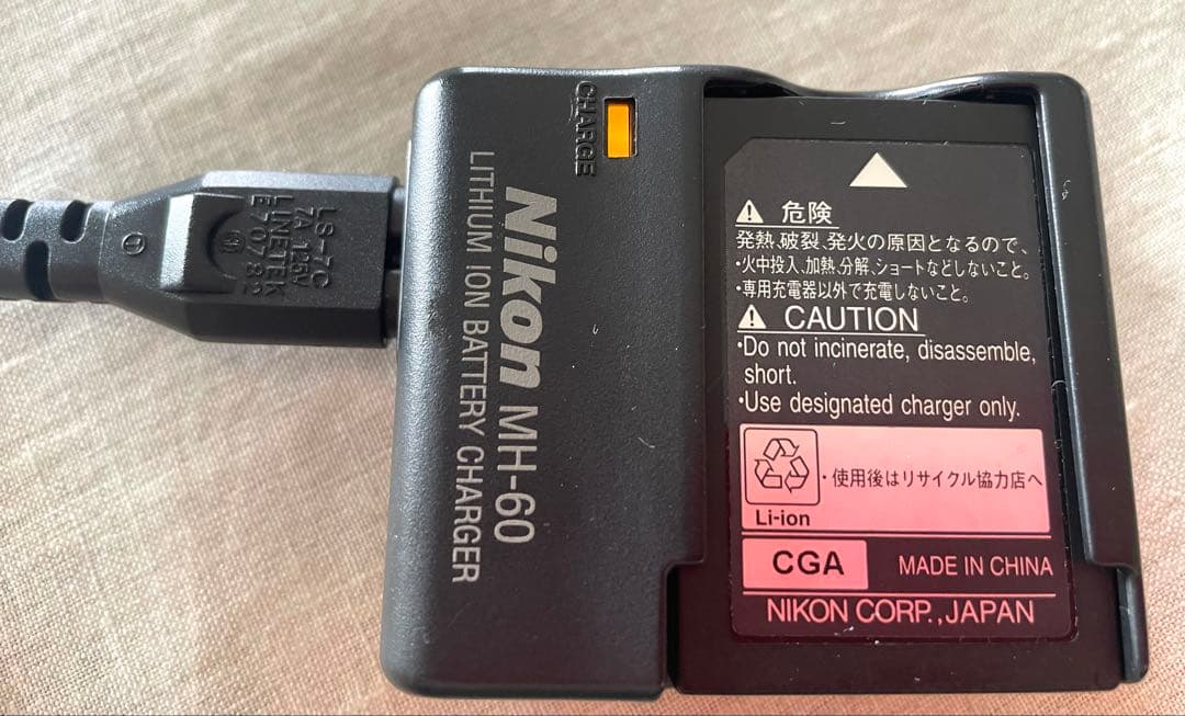 ニコンデジタルカメラ　COOLPIX2500
