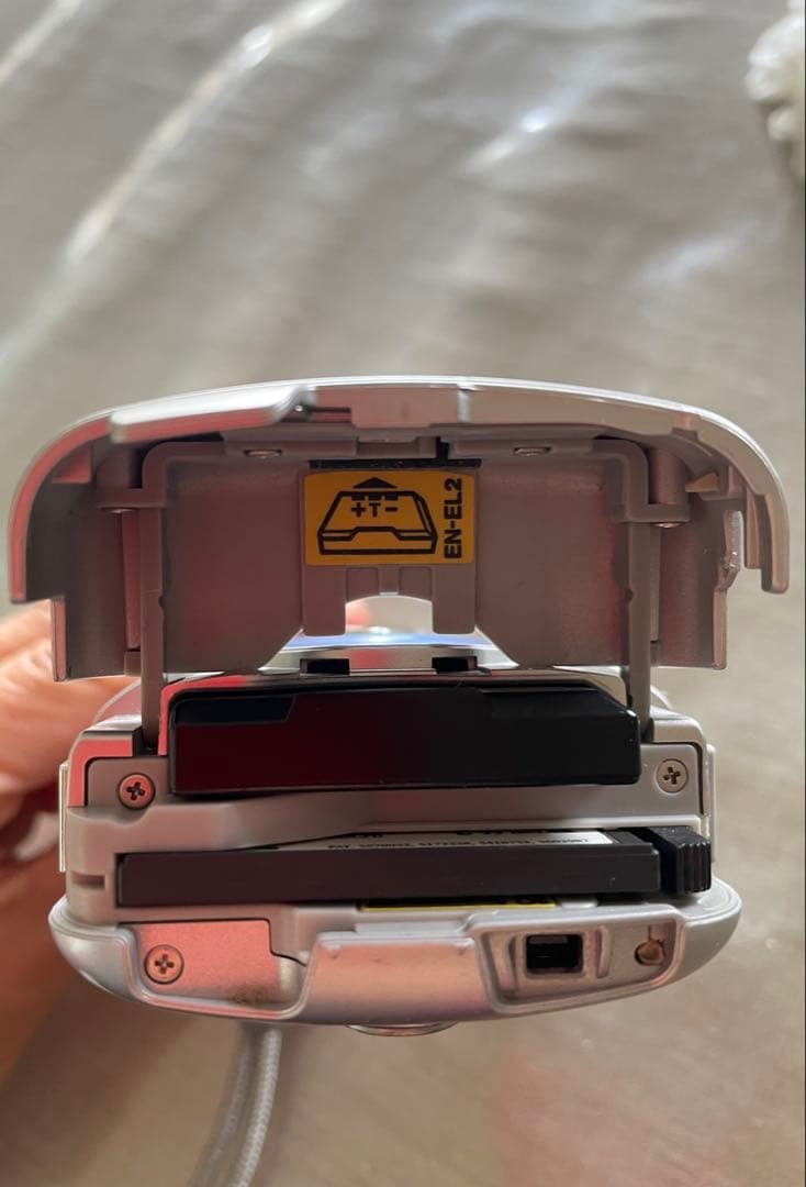 ニコンデジタルカメラ　COOLPIX2500