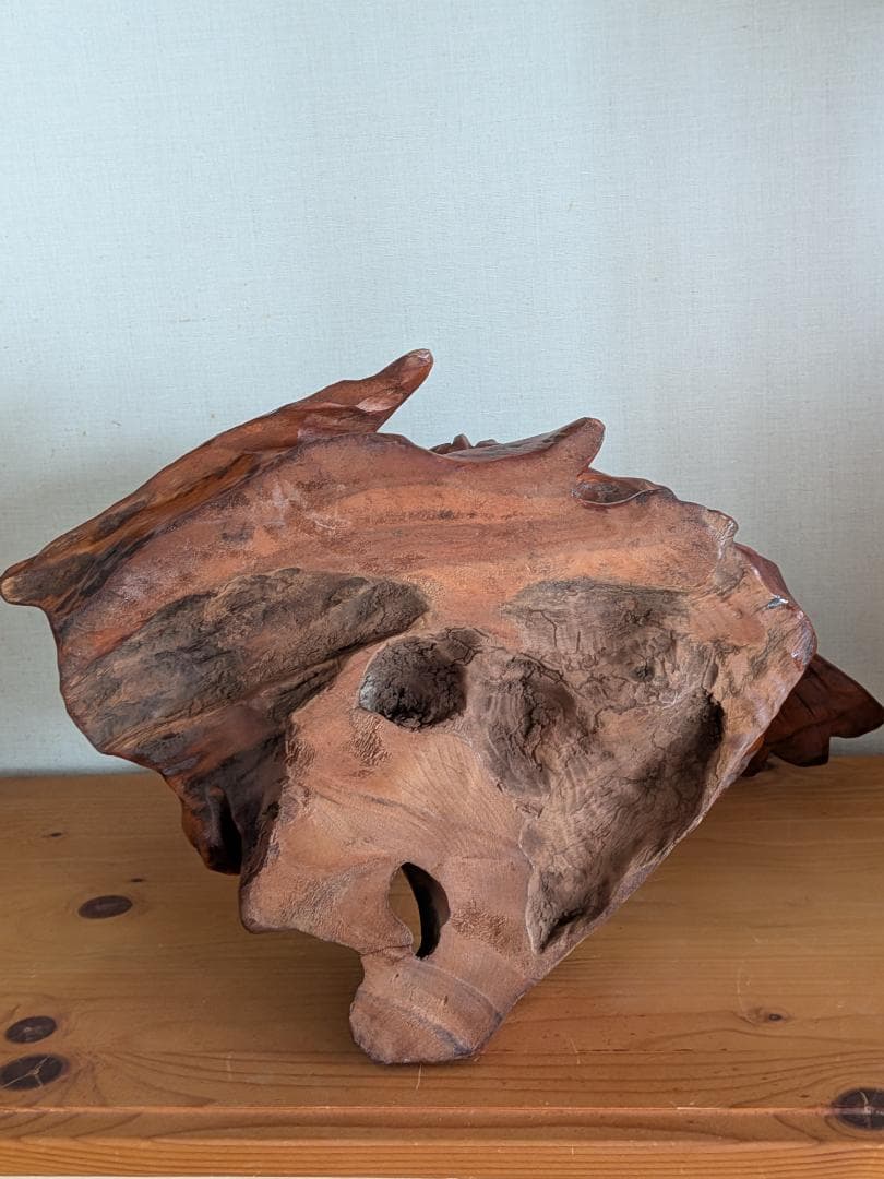 台湾木彫の里で購入した 雌鷲の彫刻