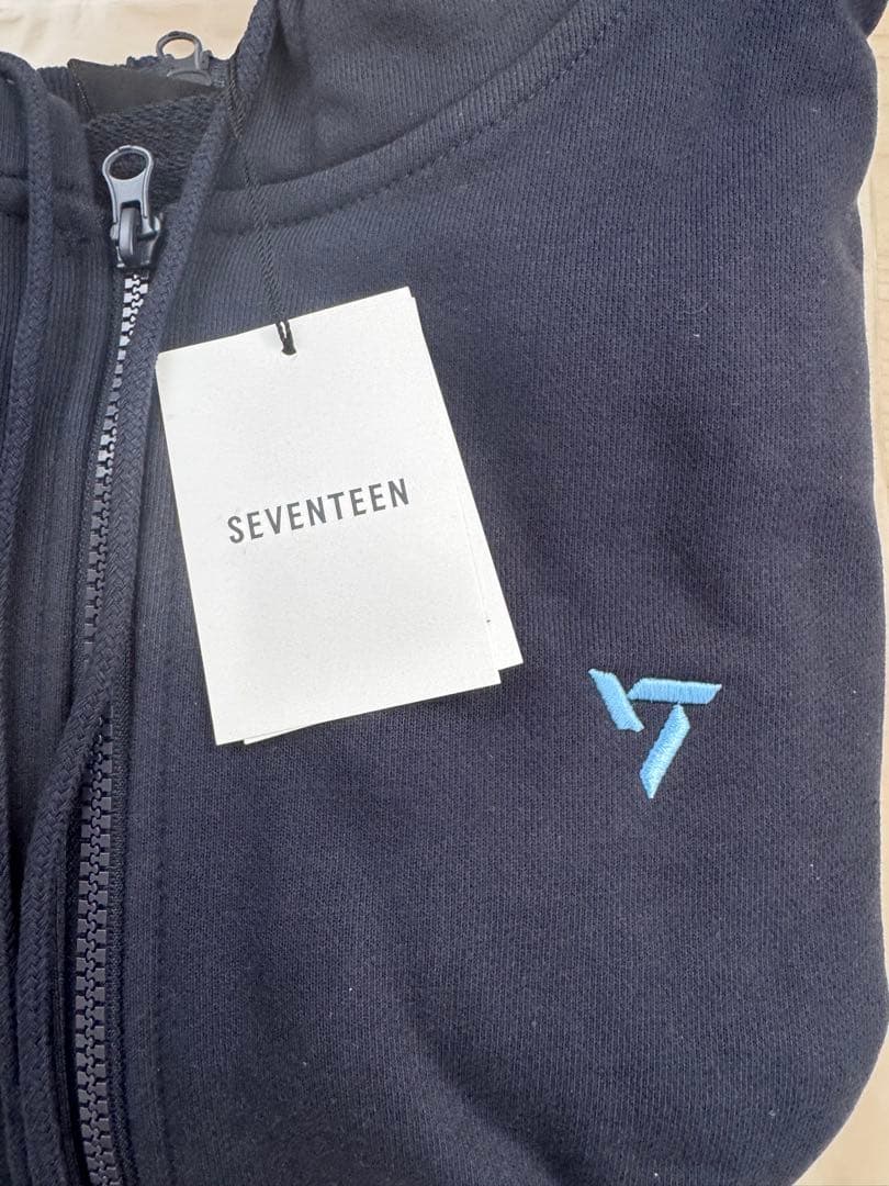 SEVENTEEN フーディ　パーカー　Mサイズ　2023