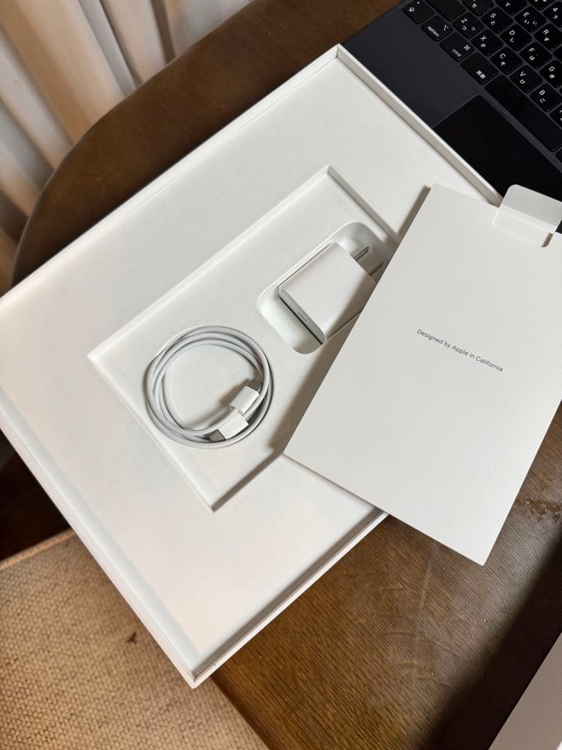 <3/8 23:59迄特価>iPad Pro 12.9Magickeybord付