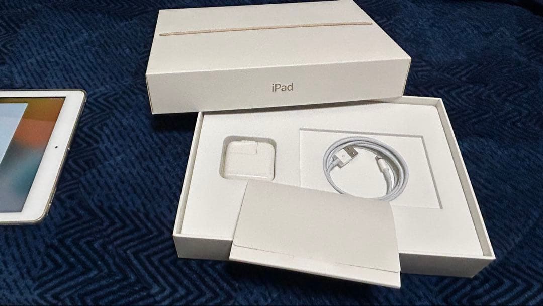 （美品）iPad 9.7インチ 第5世代 Gold 32GB WiFiモデル