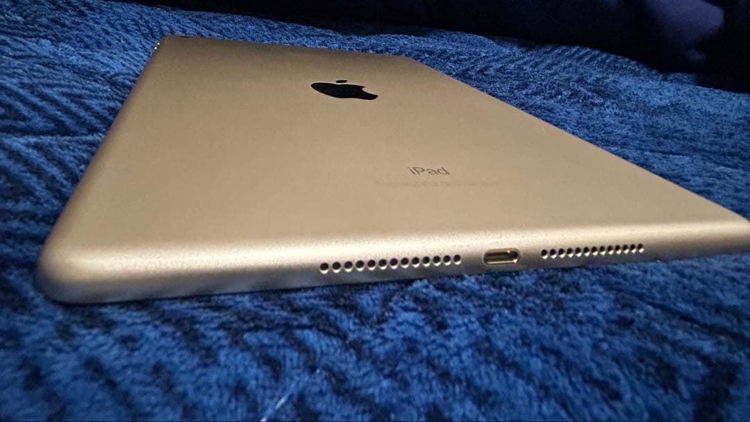 （美品）iPad 9.7インチ 第5世代 Gold 32GB WiFiモデル