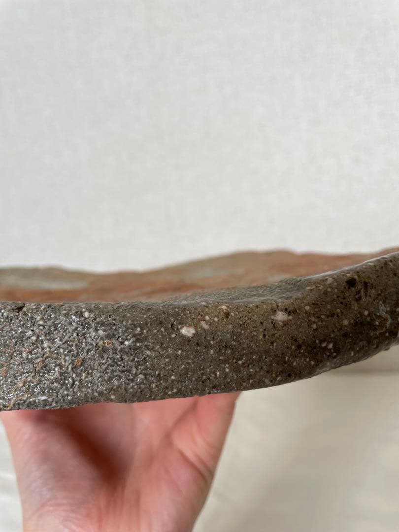 國吉清尚 作　白土　角皿　窯傷あり