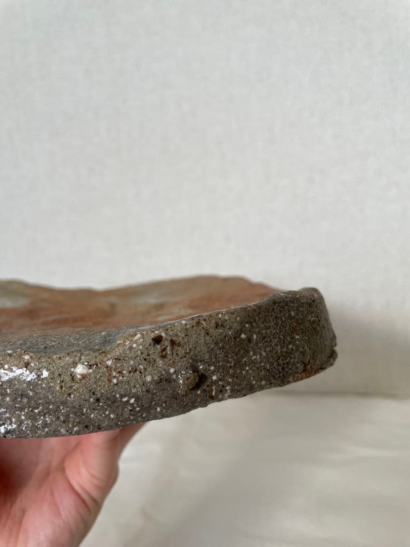 國吉清尚 作　白土　角皿　窯傷あり