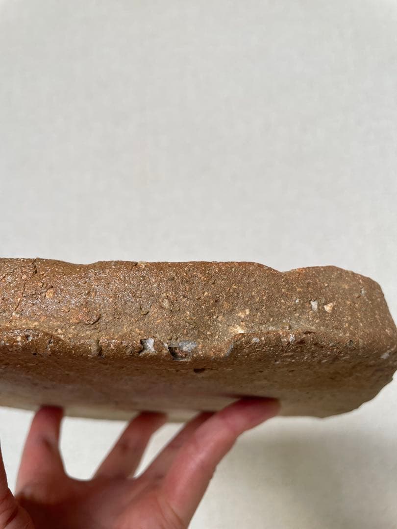 國吉清尚 作　白土　角皿　窯傷あり