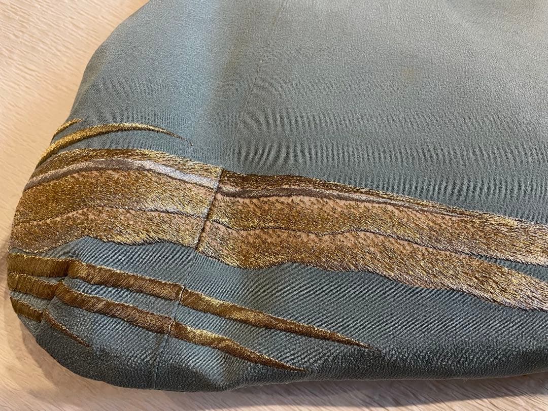 古布リメイクがま口バッグ　鳥　刺繍　色留袖