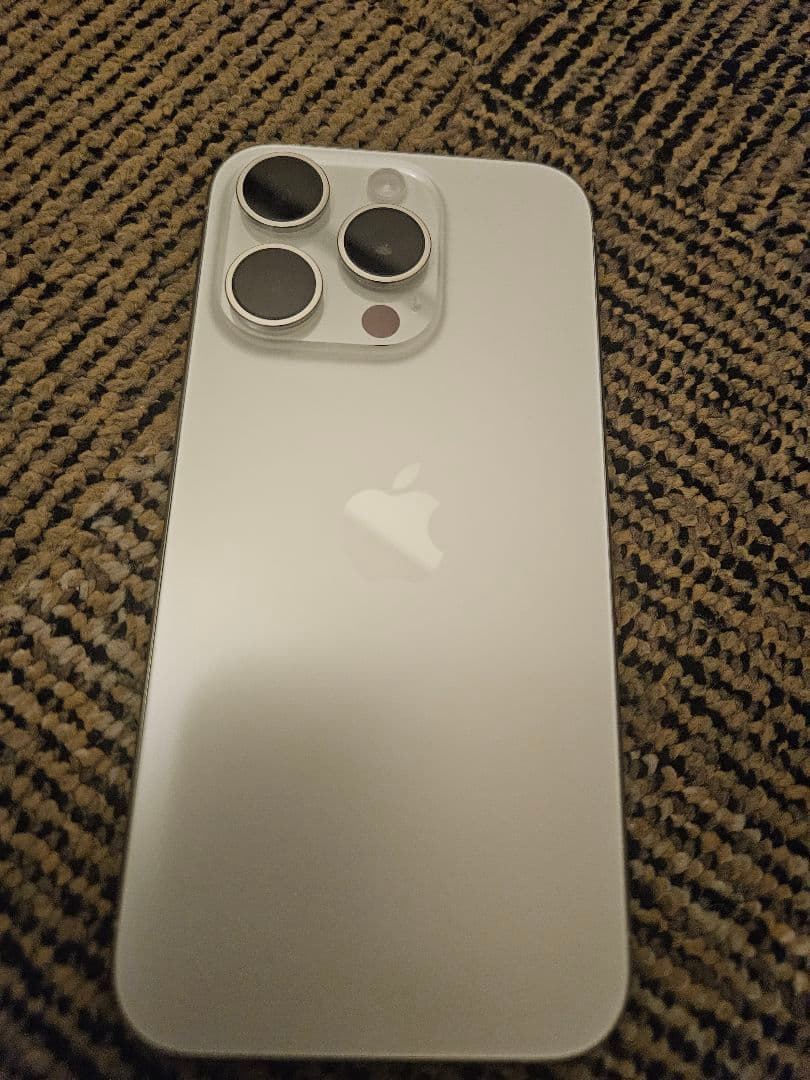 iPhone15 Pro 純正品バッテリー85%
