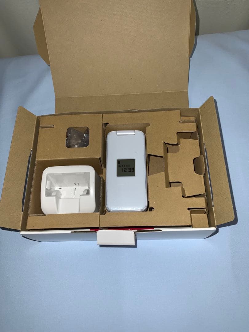 docomo F-01M らくらくホン ホワイト