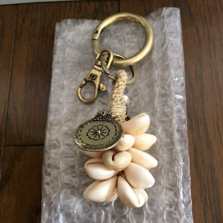 新品ALEXIA STAM shell key chain