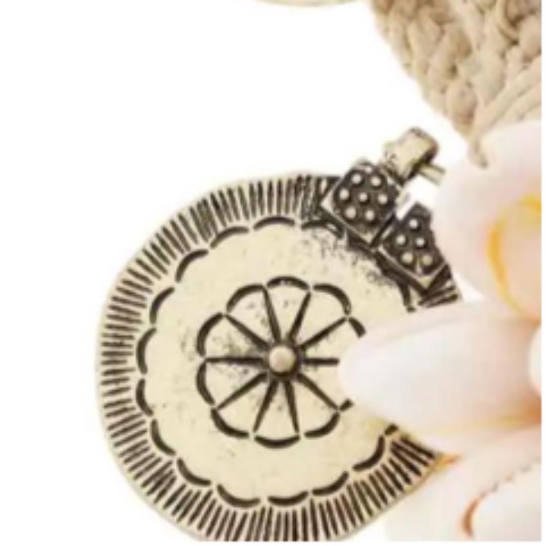 新品ALEXIA STAM shell key chain