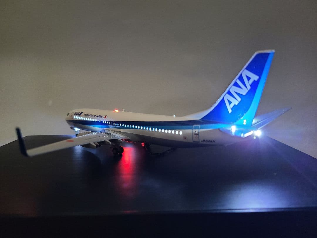 ANA ボーイング737-800 トリトンブルー完成品