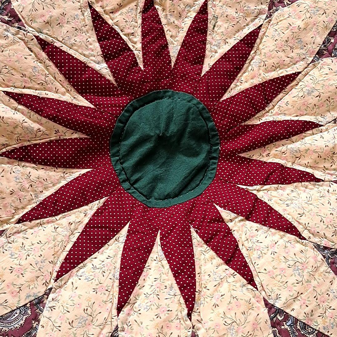 ☆花柄キルトベッドカバー　パッチワークキルト　ソファーカバー　ハンドメイド作品