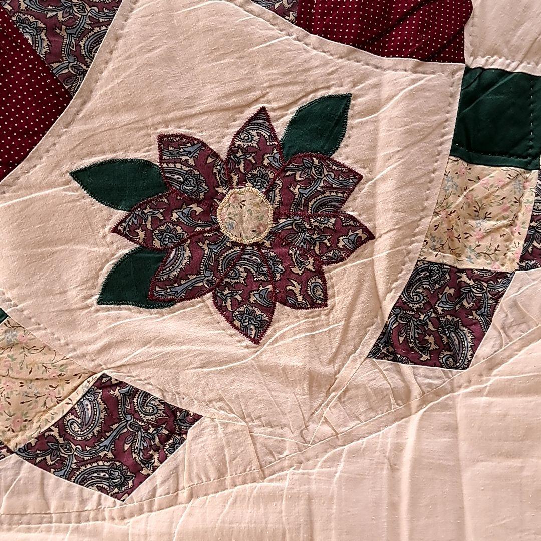 ☆花柄キルトベッドカバー　パッチワークキルト　ソファーカバー　ハンドメイド作品