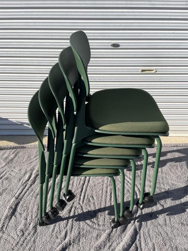 ①【美品】オカムラ　8124GL FPE5　5脚セット　座パッド・キャスター付