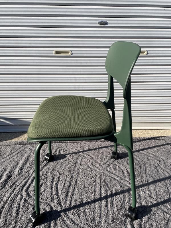 ①【美品】オカムラ　8124GL FPE5　5脚セット　座パッド・キャスター付