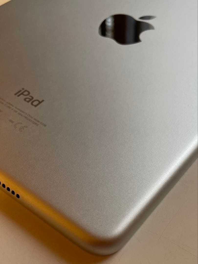 【美品】iPad mini4 64GB Wi-Fi 本体 シルバー