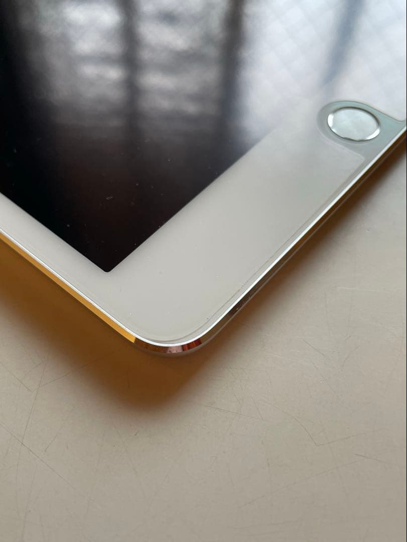 【美品】iPad mini4 64GB Wi-Fi 本体 シルバー