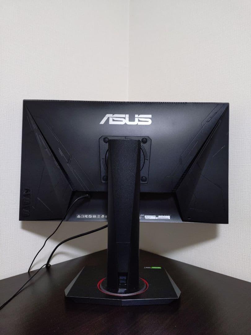 ASUS ２４．５インチのゲーミングモニター