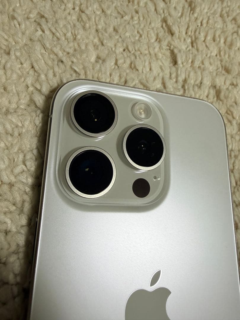 【娘々】iPhone 15 Pro 256GB ホワイトチタニウム