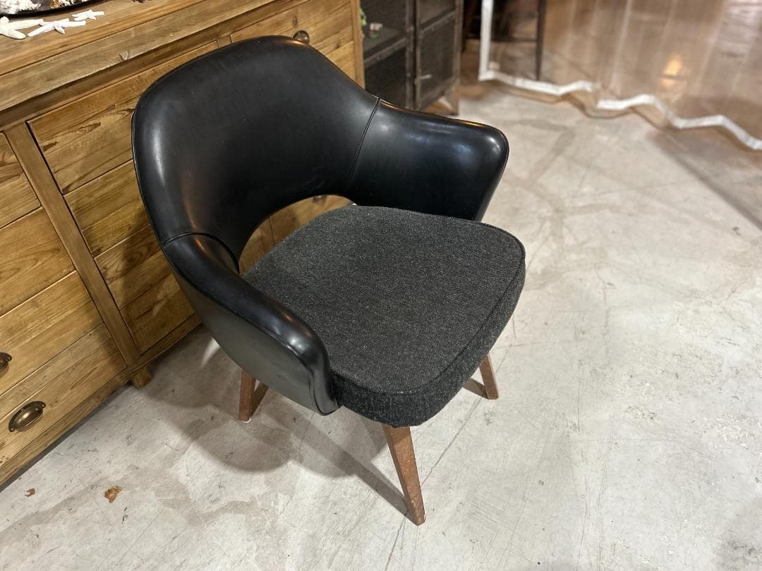 サーリネン コレクション・カンファレンスアームチェア｜オークステインウォルナット