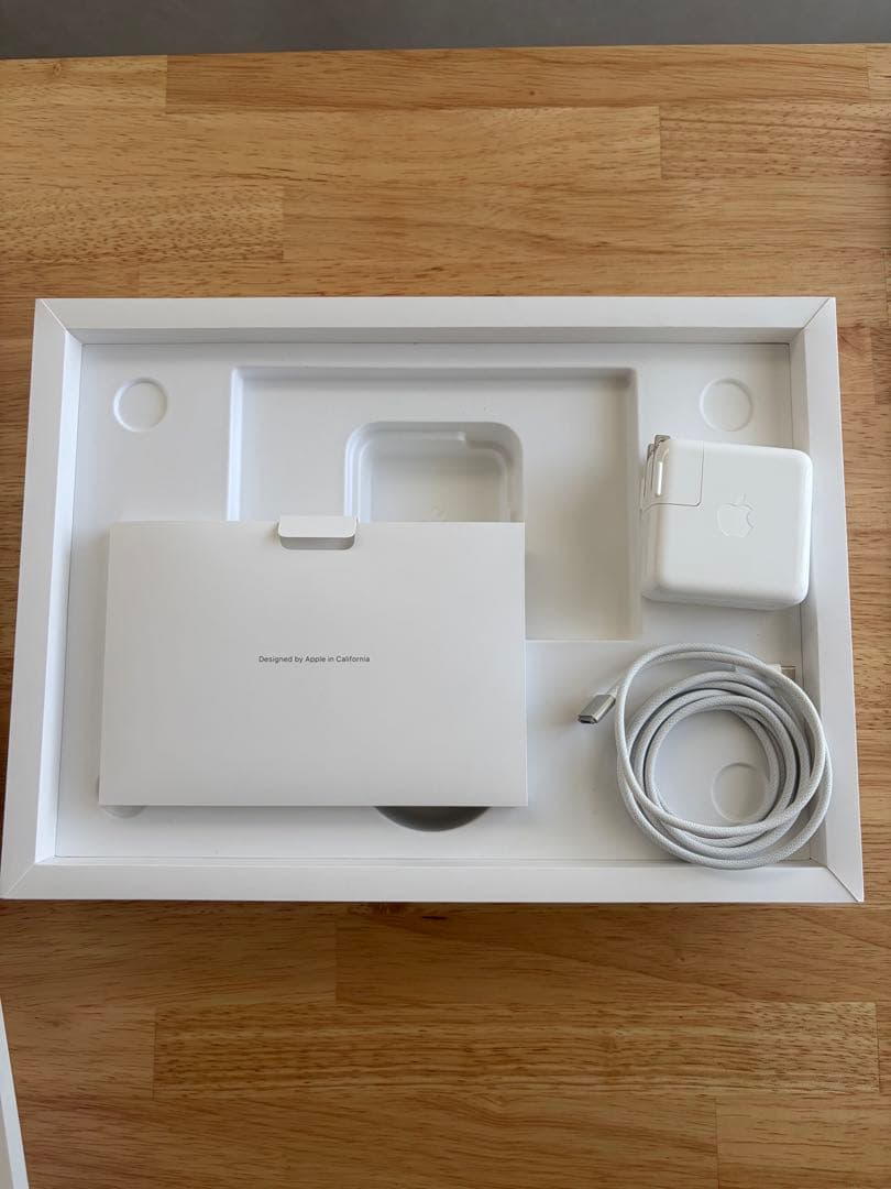 MacBook Pro 14インチ　M4 16gb 1tb