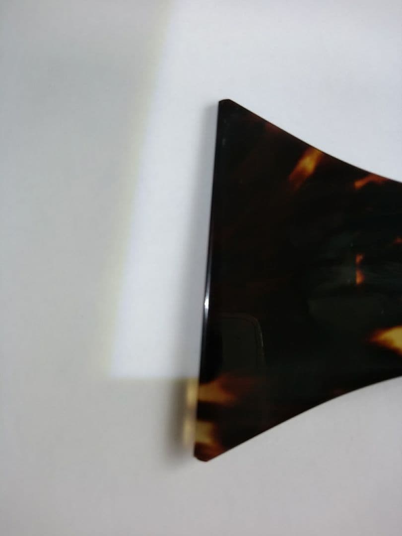 三味線のバチと駒1個＆ポーチ(ケース代用品)。