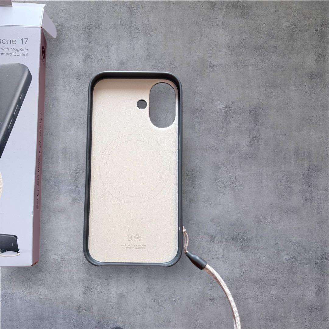 iPhone17用　beats kickstand case