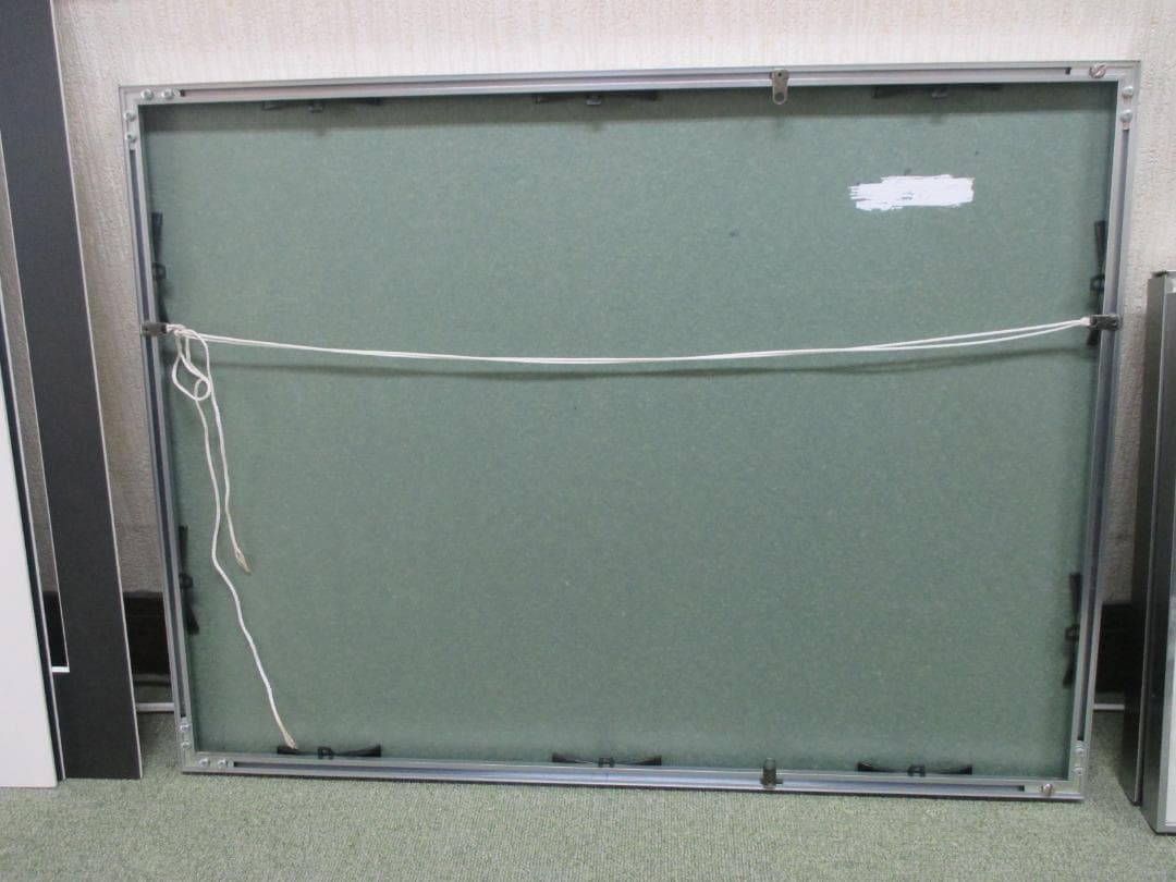 大全紙額縁と白マット2枚、黒マット2枚、写真付き白マット3枚