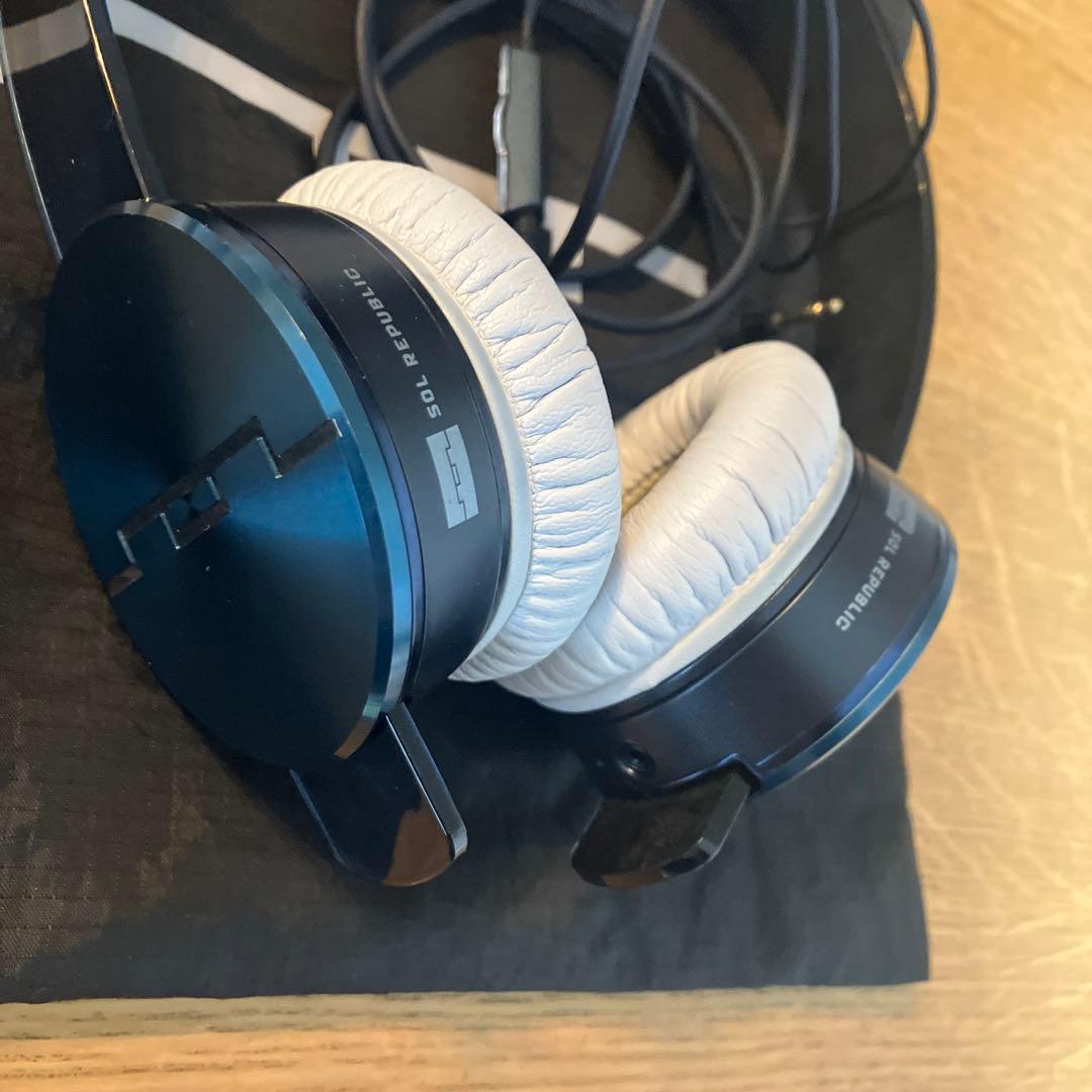 【美品】SOL REPUBLIC ヘッドホン　TRACKS ULTRA