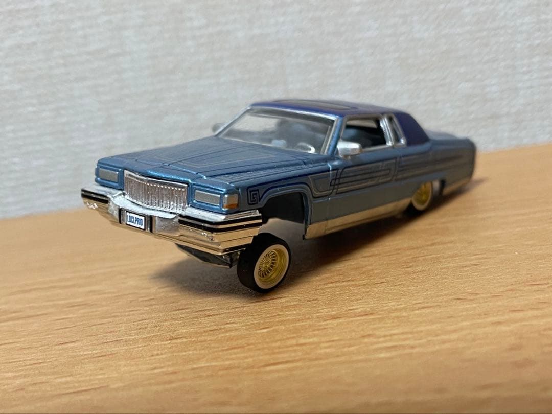 1/64 ローライダー キャデラック ブロアム ミニカー jadatoys