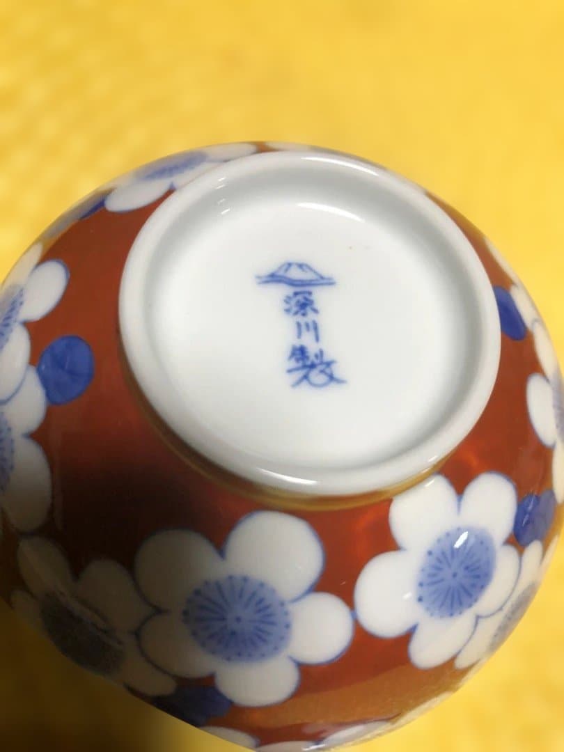 宮内庁御用達 深川製磁 古伊万里型梅小紋花柄の飯茶碗 欠け 金継ぎ 上下が金