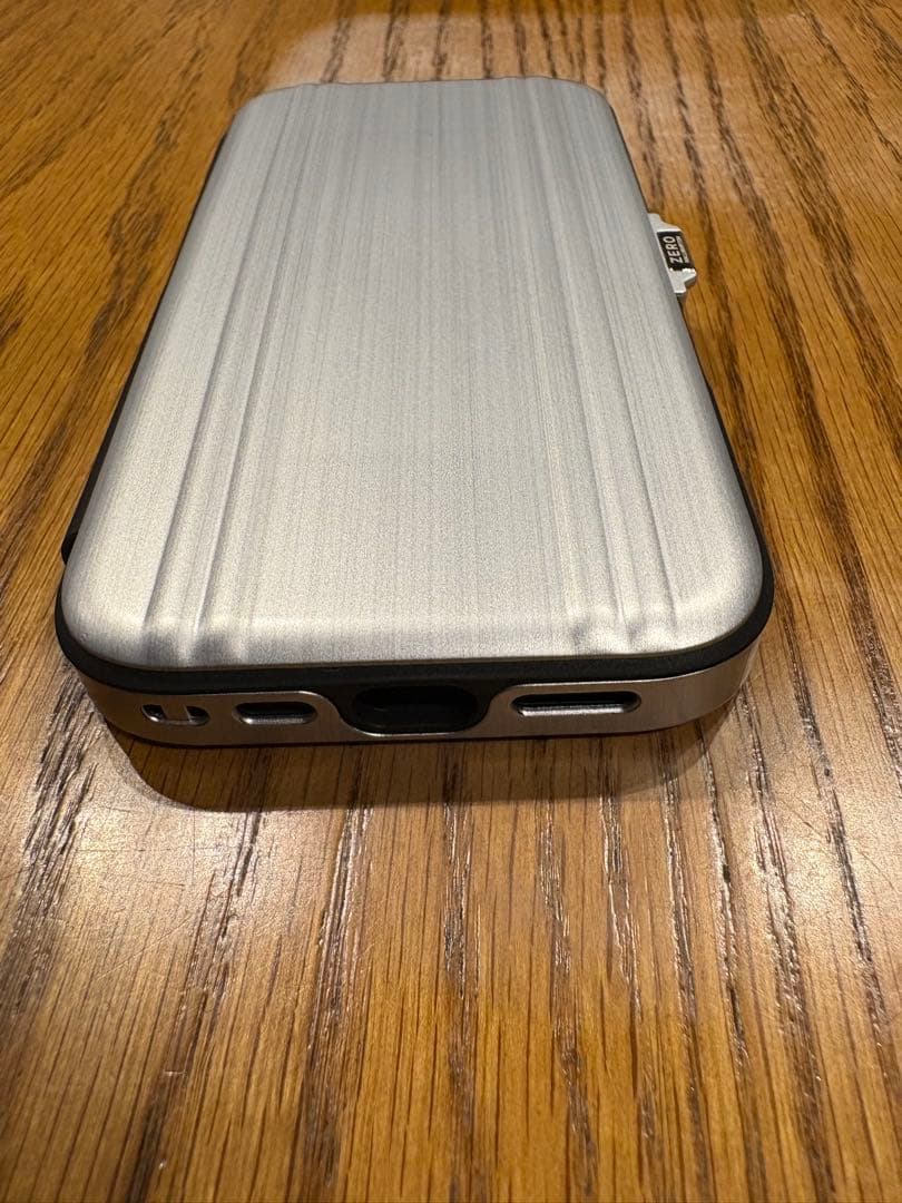 zerohalliburton iPhone16ケース手帳型　ゼロハリバートン