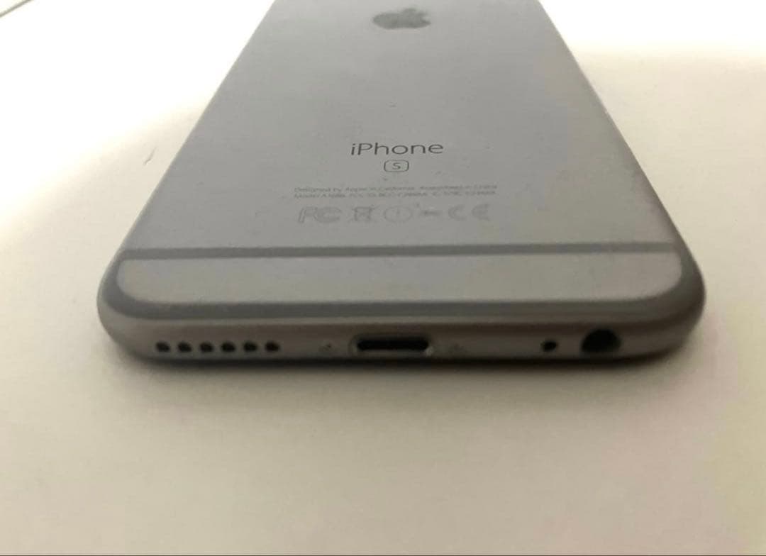 Apple iPhone 6s 32GB スペースグレイ　本体