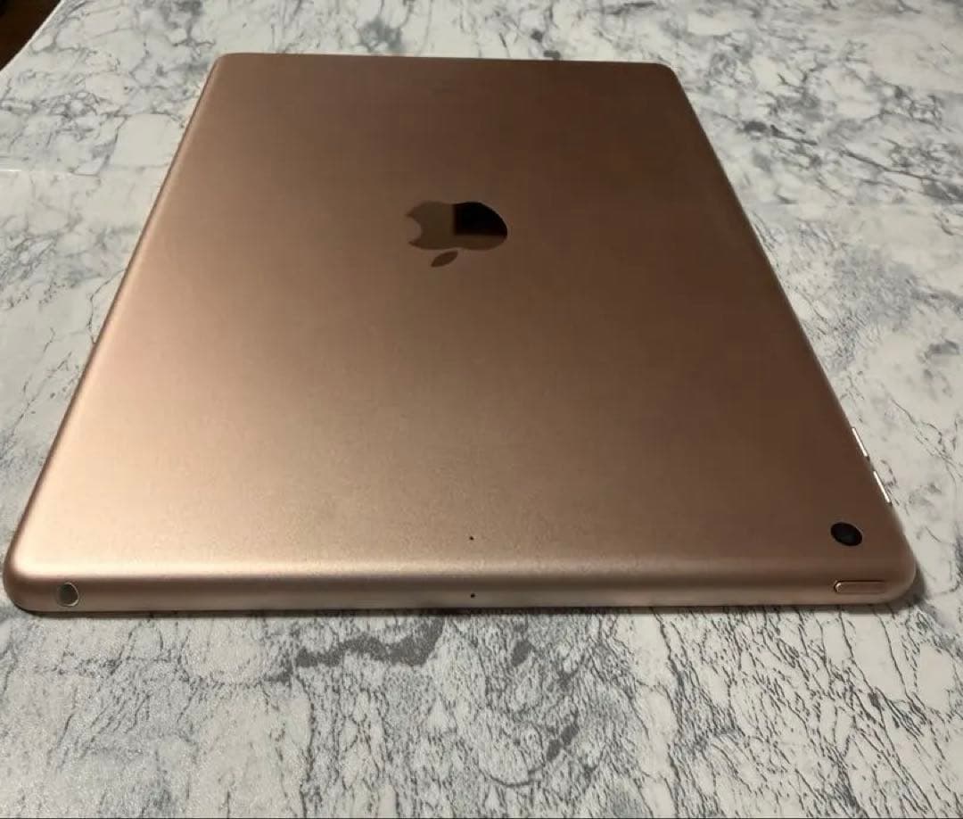 最終価格　Apple iPad 第8世代 32GB 本体 ゴールド　カバー付き