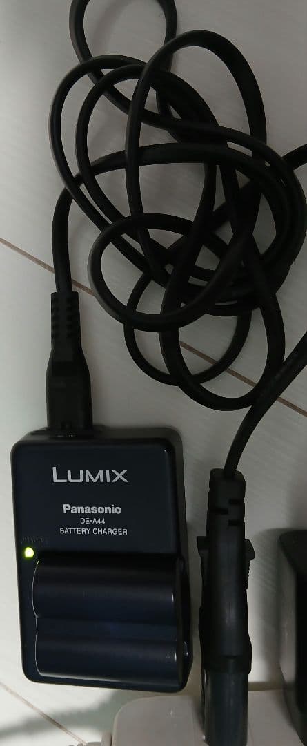 Panasonic LUMIX DMC-FZ8 / バッテリー 三脚 ケース付