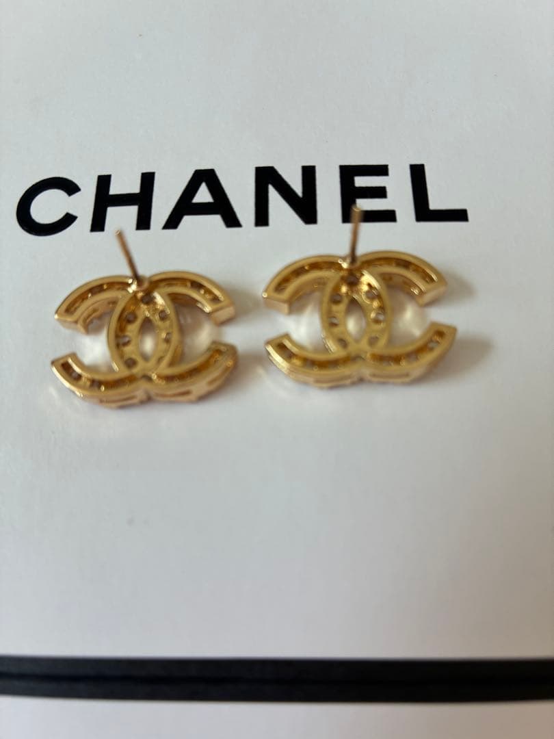 CHANEL CCロゴクリスタルピアス