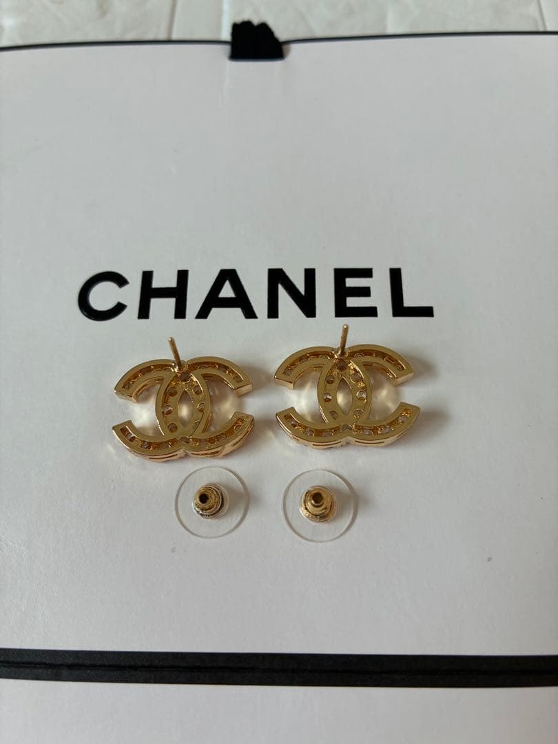 CHANEL CCロゴクリスタルピアス