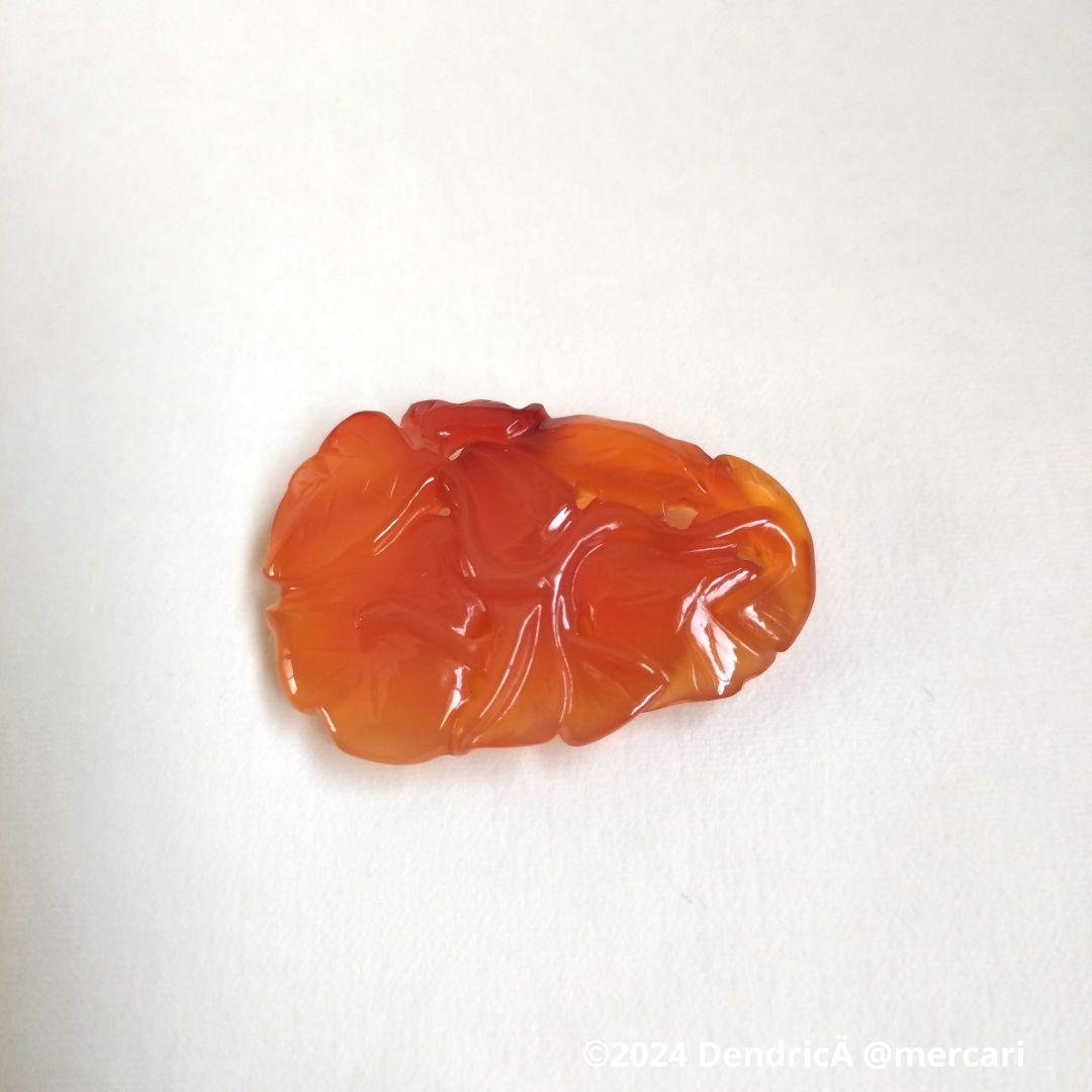 ビンテージ　天然石彫刻　鳥×花　オレンジ　ネックレストップ　赤瑪瑙　作家もの