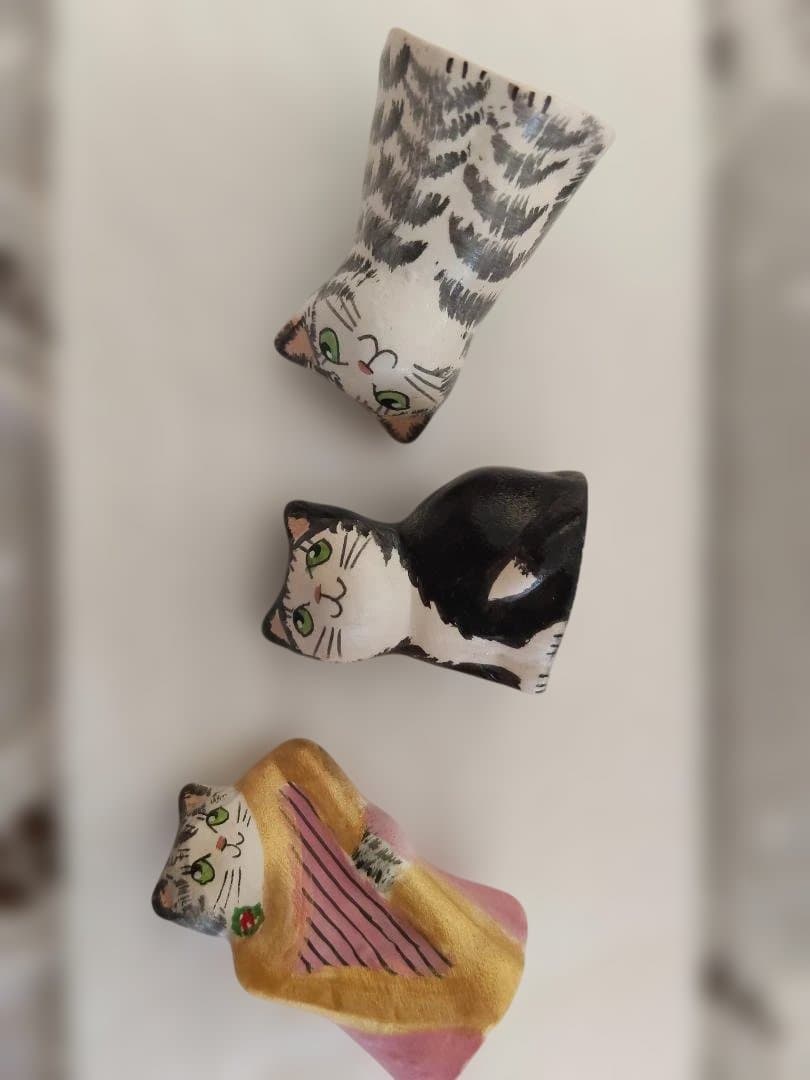ニャン、猫のフィギュア3体セット、手描き、ヨ−ロツパから