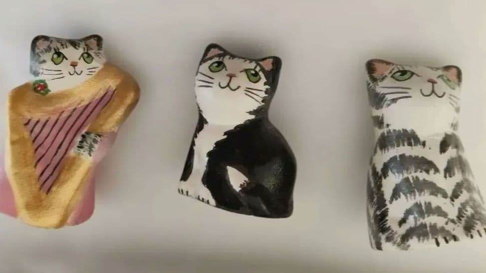 ニャン、猫のフィギュア3体セット、手描き、ヨ−ロツパから