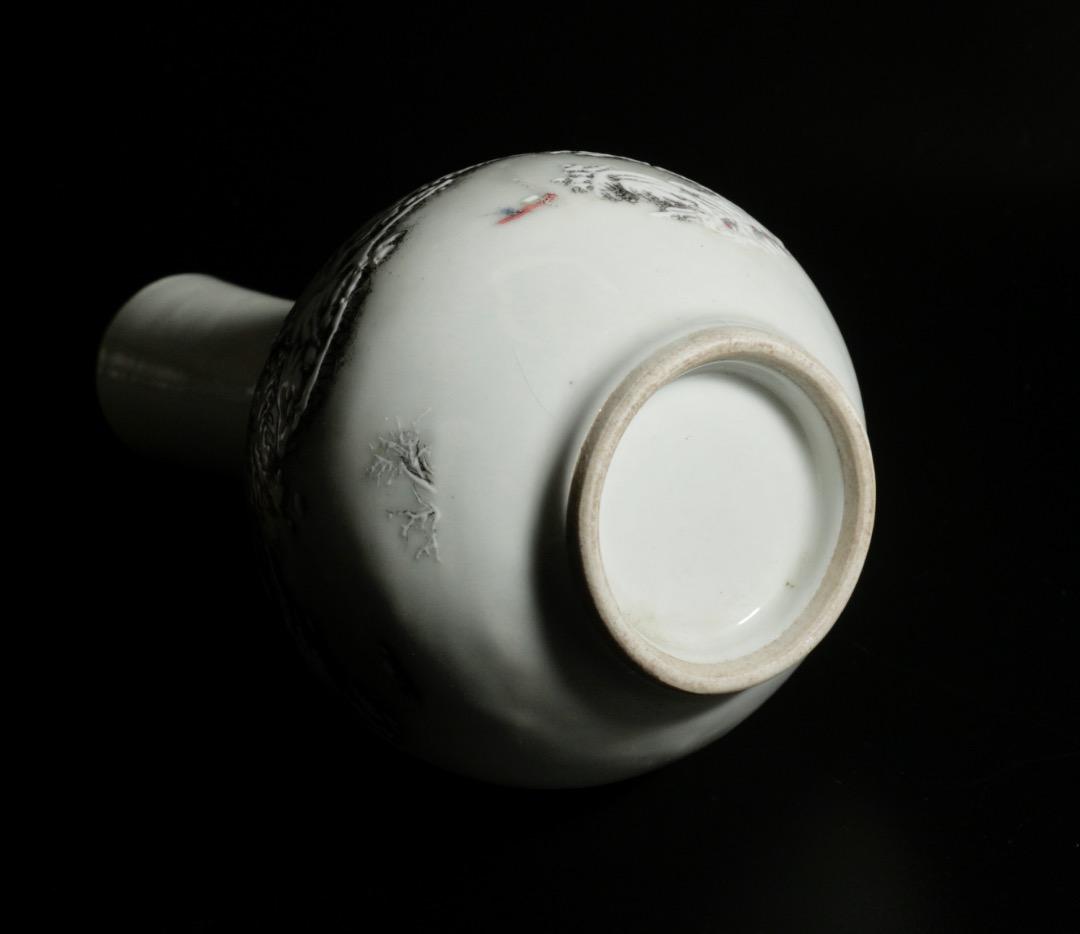 中古 白磁 浮彫 万雪千山図 天球瓶 詩文款 景徳鎮風 中国美術 CL0036