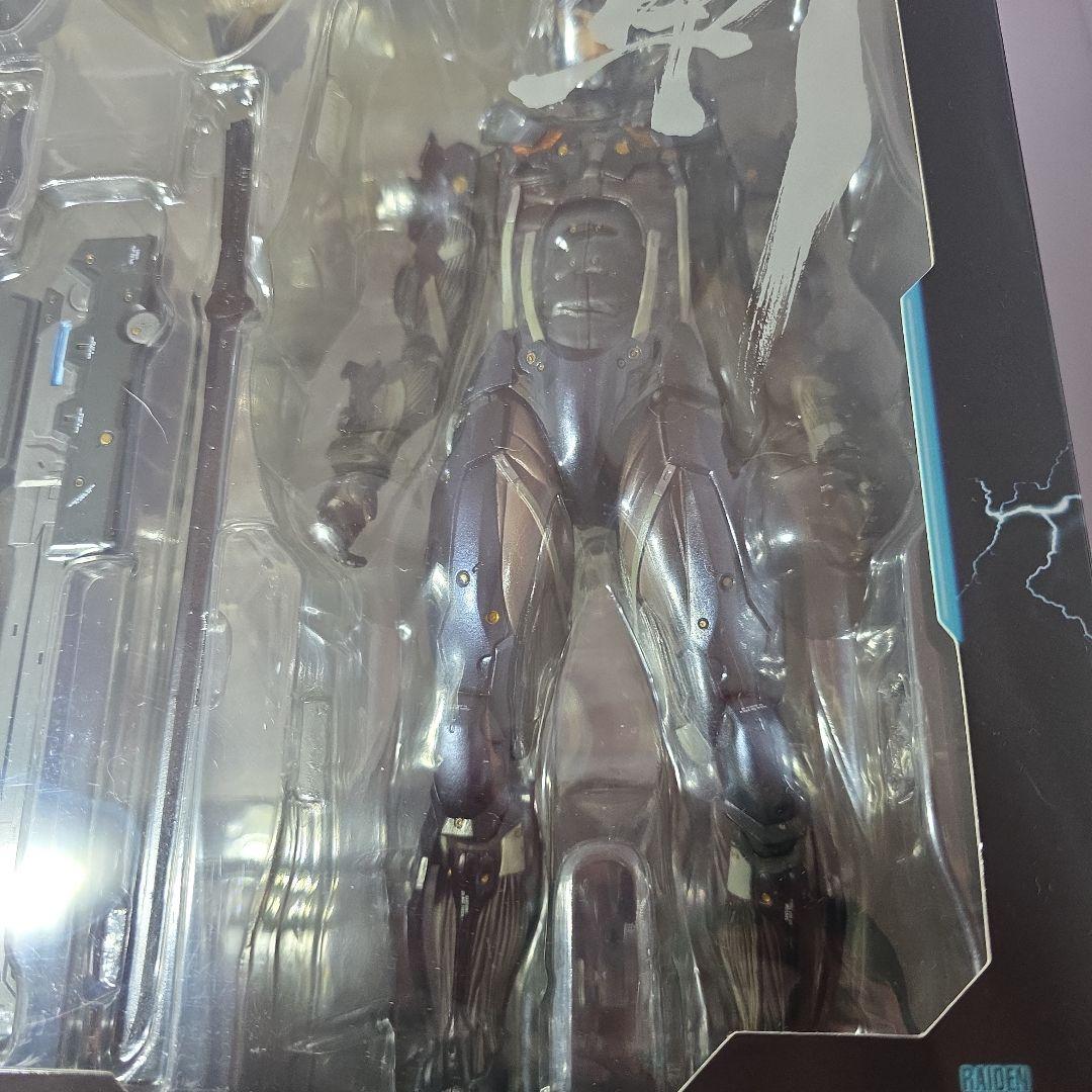 ​未開封 メタルギア ライジング リベンジェンス プレイアーツ改 雷電(通常版)